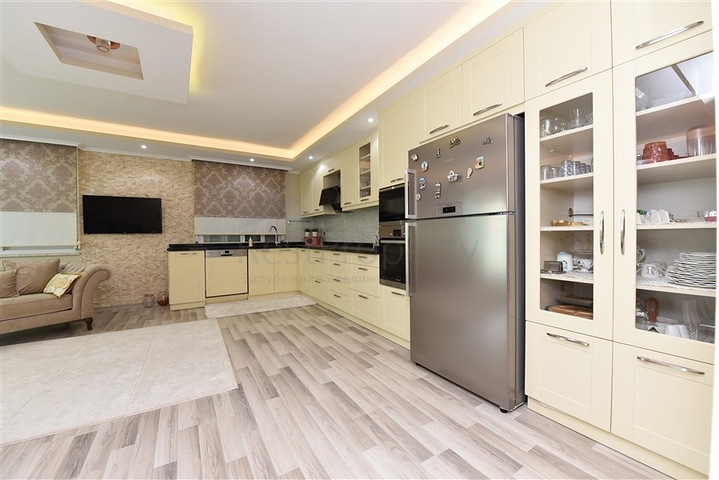 دوبلكس فاخر - تصميم 3 غرف وصالة - قريبة من مطار غازي باشا / الانيا 