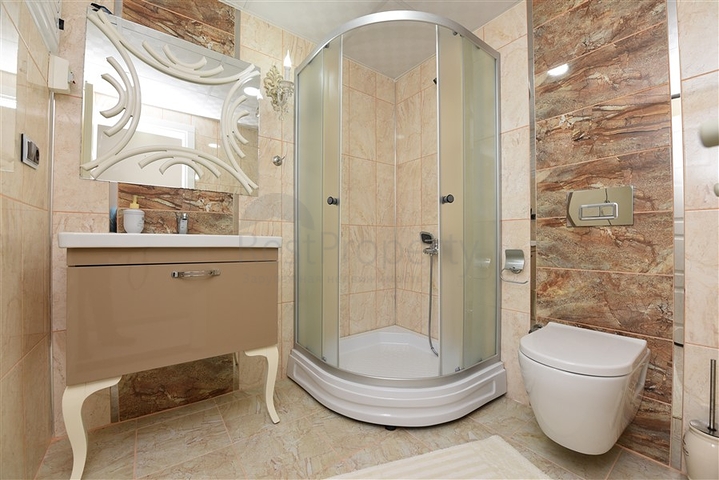 دوبلكس فاخر - تصميم 3 غرف وصالة - قريبة من مطار غازي باشا / الانيا 