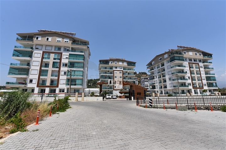 دوبلكس فاخر - تصميم 3 غرف وصالة - قريبة من مطار غازي باشا / الانيا 