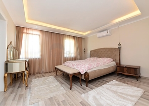 دوبلكس فاخر - تصميم 3 غرف وصالة - قريبة من مطار غازي باشا / الانيا 