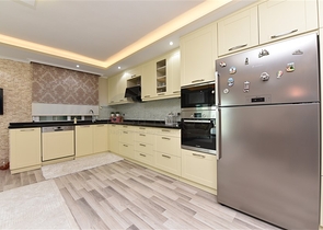 دوبلكس فاخر - تصميم 3 غرف وصالة - قريبة من مطار غازي باشا / الانيا 