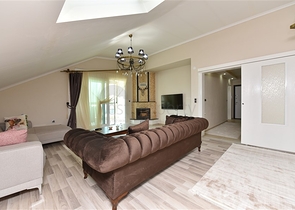 دوبلكس فاخر - تصميم 3 غرف وصالة - قريبة من مطار غازي باشا / الانيا 