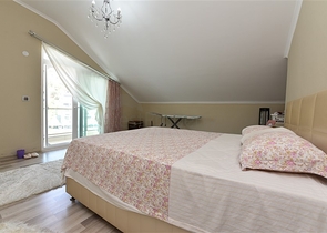 دوبلكس فاخر - تصميم 3 غرف وصالة - قريبة من مطار غازي باشا / الانيا 