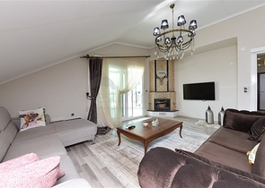 دوبلكس فاخر - تصميم 3 غرف وصالة - قريبة من مطار غازي باشا / الانيا 