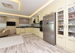 دوبلكس فاخر - تصميم 3 غرف وصالة - قريبة من مطار غازي باشا / الانيا 