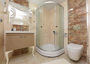 دوبلكس فاخر - تصميم 3 غرف وصالة - قريبة من مطار غازي باشا / الانيا 