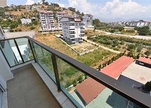 دوبلكس فاخر - تصميم 3 غرف وصالة - قريبة من مطار غازي باشا / الانيا 