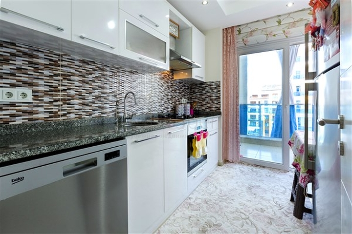 شقة عائلة - مطبخ منفصل - مجمع فاخر - في توسمور / الانيا 