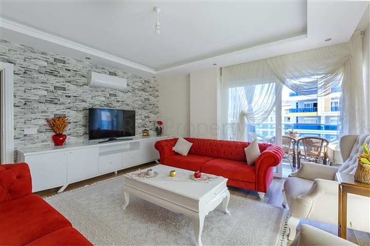 شقة عائلة - مطبخ منفصل - مجمع فاخر - في توسمور / الانيا 