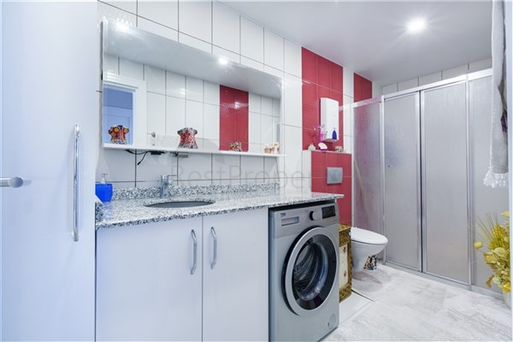 شقة عائلة - مطبخ منفصل - مجمع فاخر - في توسمور / الانيا 