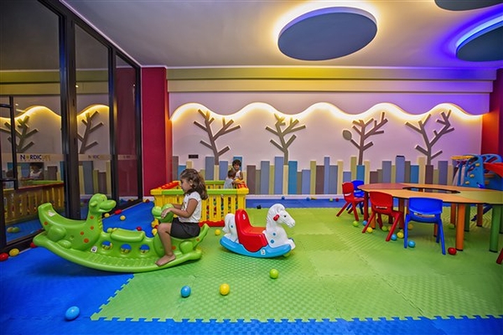 شقة عائلة - مطبخ منفصل - مجمع فاخر - في توسمور / الانيا 