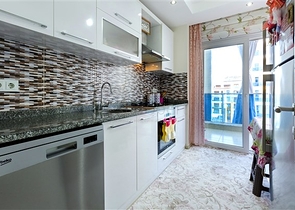 شقة عائلة - مطبخ منفصل - مجمع فاخر - في توسمور / الانيا 