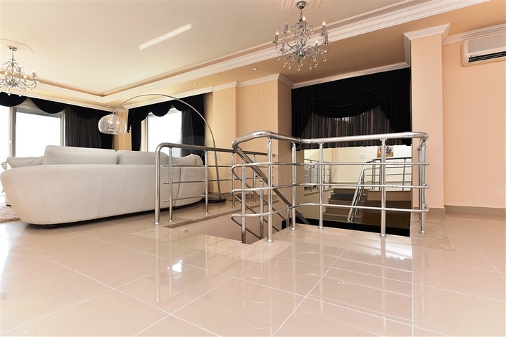 ضمن اول صف على البحر - دوبلكس 3 غرف نوم وصالة - مهموتلار / الانيا 