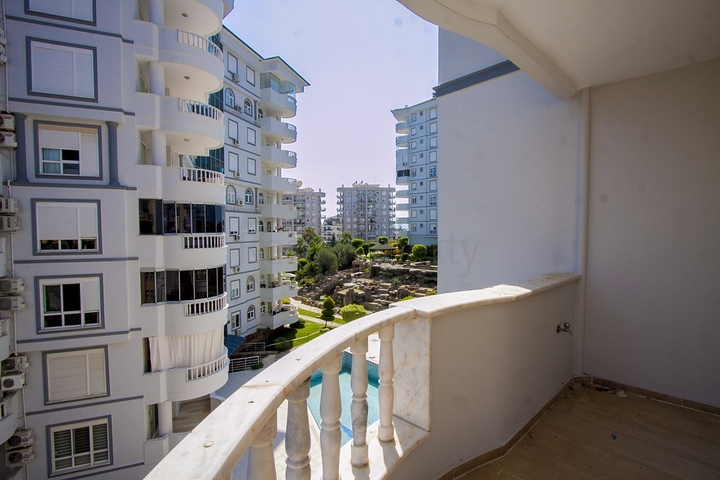 شقق عائلية واسعة -ضمن  مجمع سكني في منطقة توسمور / الانيا 