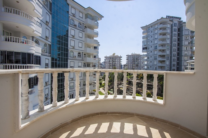 شقق عائلية واسعة -ضمن  مجمع سكني في منطقة توسمور / الانيا 