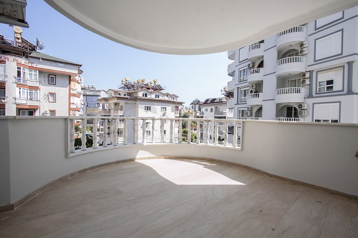 شقق عائلية واسعة -ضمن  مجمع سكني في منطقة توسمور / الانيا 