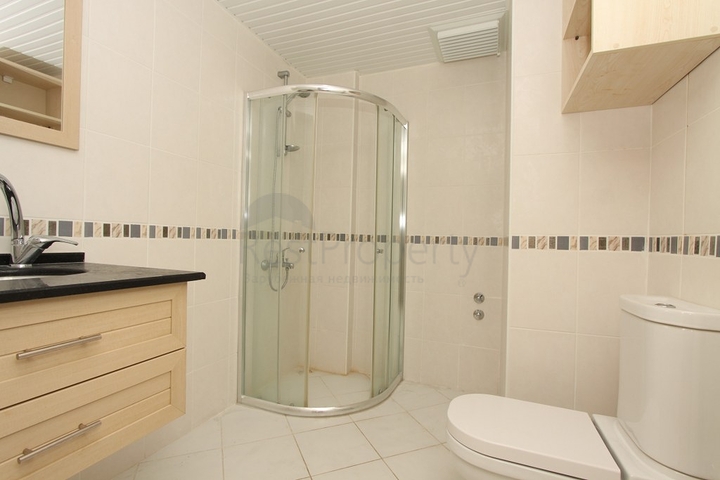 شقق عائلية واسعة -ضمن  مجمع سكني في منطقة توسمور / الانيا 