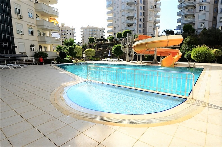 شقق عائلية واسعة -ضمن  مجمع سكني في منطقة توسمور / الانيا 