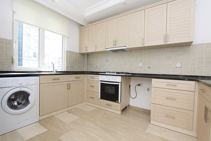 شقق عائلية واسعة -ضمن  مجمع سكني في منطقة توسمور / الانيا 