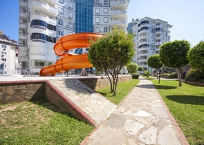 شقق عائلية واسعة -ضمن  مجمع سكني في منطقة توسمور / الانيا 