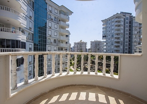 شقق عائلية واسعة -ضمن  مجمع سكني في منطقة توسمور / الانيا 