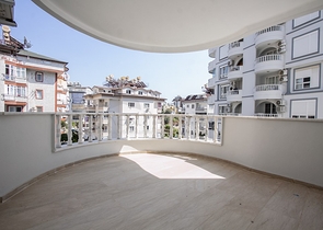 شقق عائلية واسعة -ضمن  مجمع سكني في منطقة توسمور / الانيا 