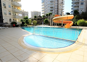 شقق عائلية واسعة -ضمن  مجمع سكني في منطقة توسمور / الانيا 