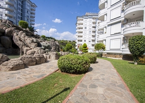 شقق عائلية واسعة -ضمن  مجمع سكني في منطقة توسمور / الانيا 