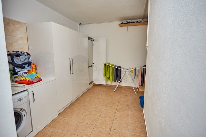 اطلالة بحر - فيلا فاخرة 7 غرف وصالة - في مركز الانيا 