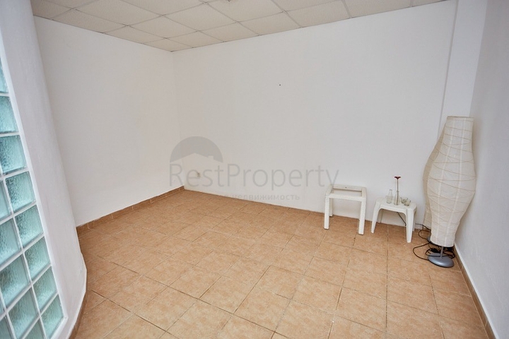 اطلالة بحر - فيلا فاخرة 7 غرف وصالة - في مركز الانيا 