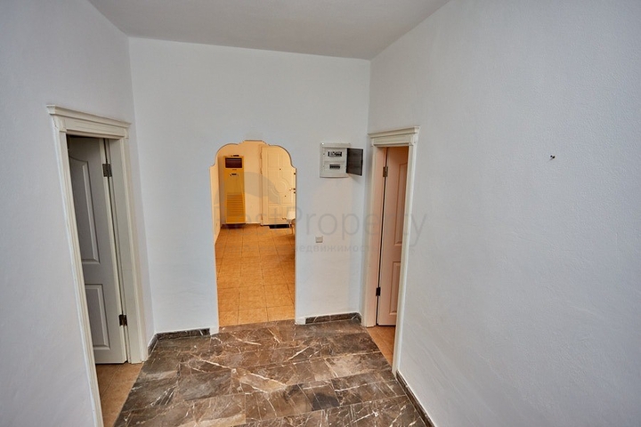 اطلالة بحر - فيلا فاخرة 7 غرف وصالة - في مركز الانيا 