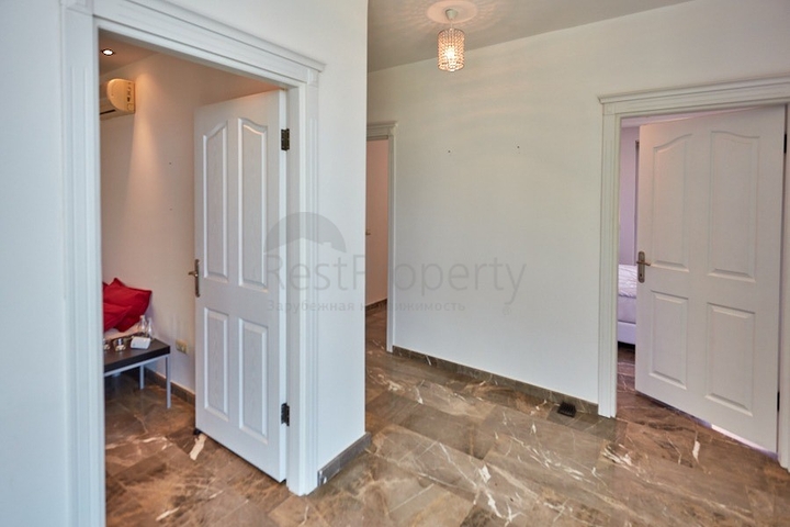 اطلالة بحر - فيلا فاخرة 7 غرف وصالة - في مركز الانيا 