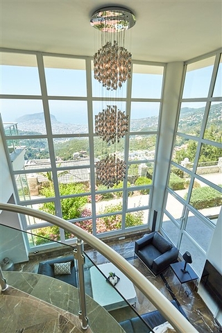 اطلالة بحر - فيلا فاخرة 7 غرف وصالة - في مركز الانيا 