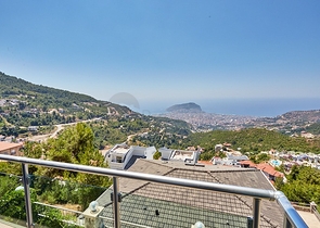 اطلالة بحر - فيلا فاخرة 7 غرف وصالة - في مركز الانيا 