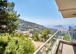 اطلالة بحر - فيلا فاخرة 7 غرف وصالة - في مركز الانيا 