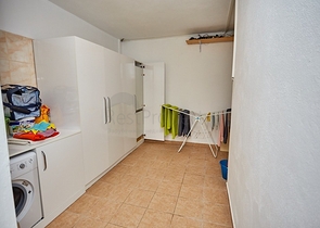 اطلالة بحر - فيلا فاخرة 7 غرف وصالة - في مركز الانيا 