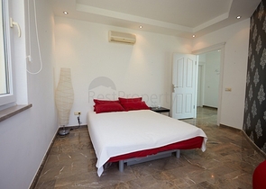 اطلالة بحر - فيلا فاخرة 7 غرف وصالة - في مركز الانيا 