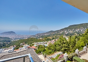 اطلالة بحر - فيلا فاخرة 7 غرف وصالة - في مركز الانيا 