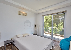 اطلالة بحر - فيلا فاخرة 7 غرف وصالة - في مركز الانيا 