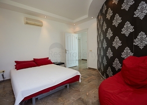 اطلالة بحر - فيلا فاخرة 7 غرف وصالة - في مركز الانيا 