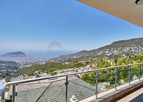 اطلالة بحر - فيلا فاخرة 7 غرف وصالة - في مركز الانيا 