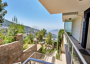 اطلالة بحر - فيلا فاخرة 7 غرف وصالة - في مركز الانيا 