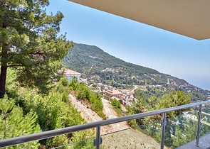 اطلالة بحر - فيلا فاخرة 7 غرف وصالة - في مركز الانيا 