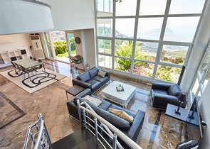 اطلالة بحر - فيلا فاخرة 7 غرف وصالة - في مركز الانيا 