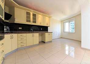 طابق مرتفع - شقة عائلية واسعة - ضمن مجمع مخدم جيدا- في مهموتلار / الانيا 