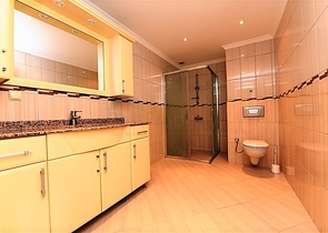 طابق مرتفع - شقة عائلية واسعة - ضمن مجمع مخدم جيدا- في مهموتلار / الانيا 