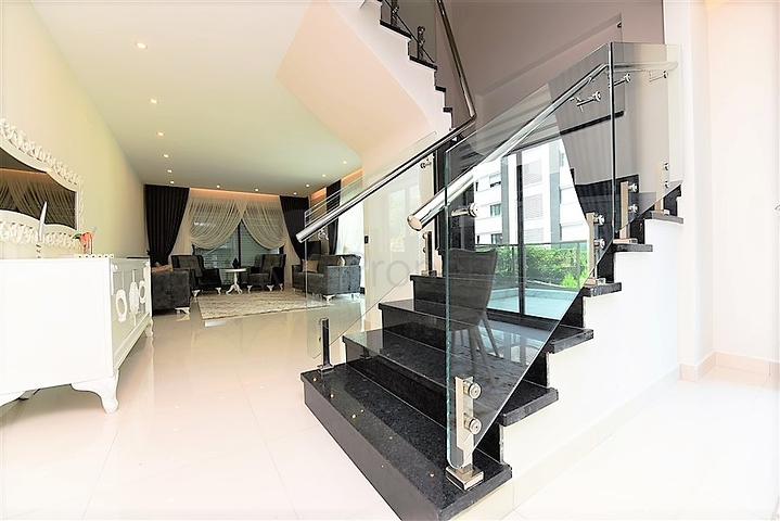 دوبلكس ارضية - تصميم 1+4 - مفروشة - ضمن مجمع فاخر / كارجي جاك / الانيا 