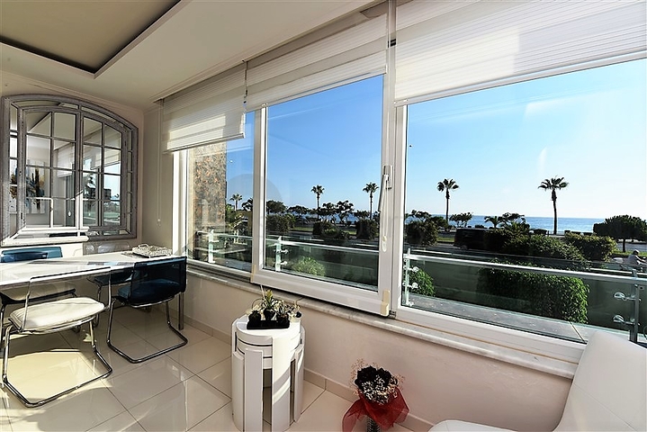 اطلالة بحر مباشرة - شقة فاخرة تصميم 1+1 - ضمن مجمع 5 نجوم / كاستل / الانيا  