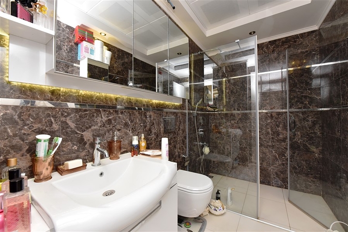 اطلالة بحر مباشرة - شقة فاخرة تصميم 1+1 - ضمن مجمع 5 نجوم / كاستل / الانيا  