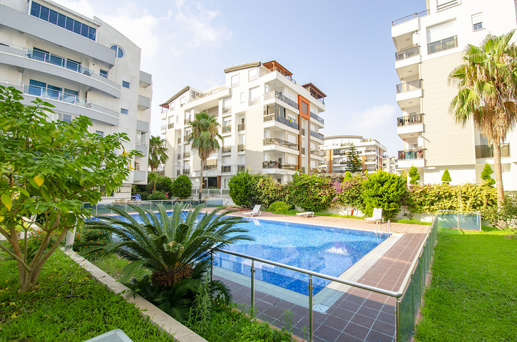 شقة 2 + 1 في مجمع ليمان كونيالتي على بعد 600 م من البحر